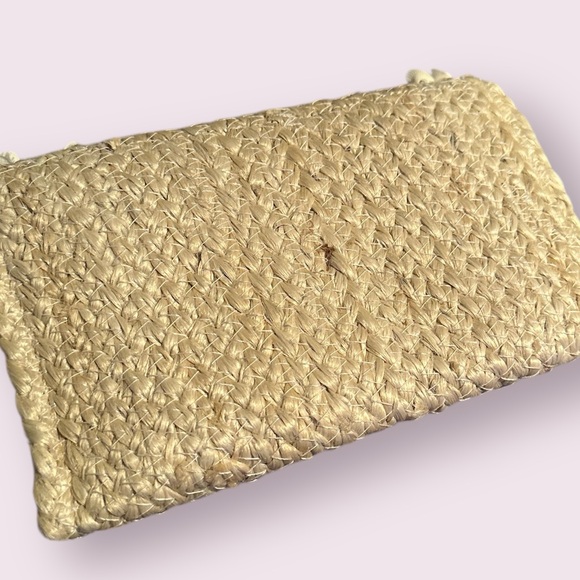 NWT Sigrid Olsen Tan Clutch with Sea Shell Embellishments - Picture 9 of 9